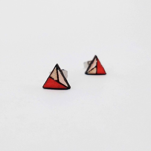 Háromszög alakú fa fülbevaló - piros, ezüst, fehér